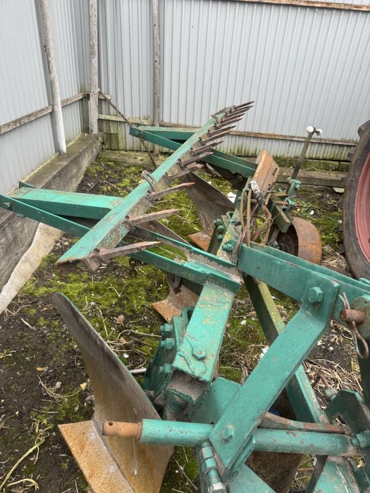 Продам трактор мтз + прицеп + плуг