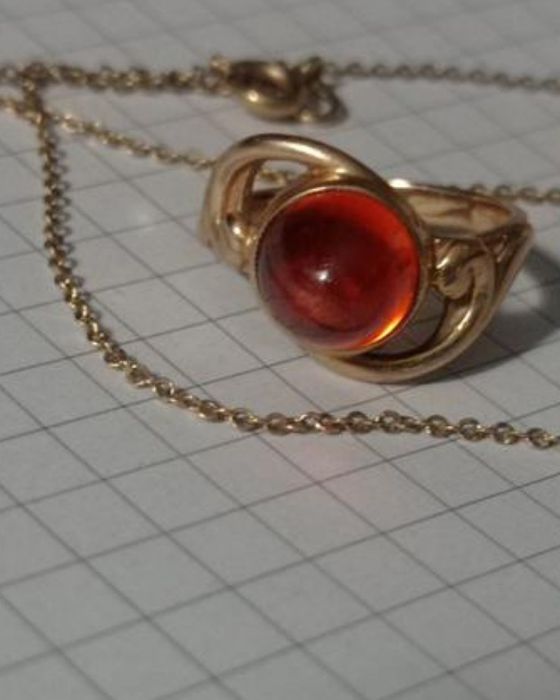 Золотое кольцо с изысканным оранжевым сапфиром