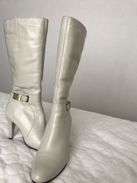 Чоботи шкіряні , молочні