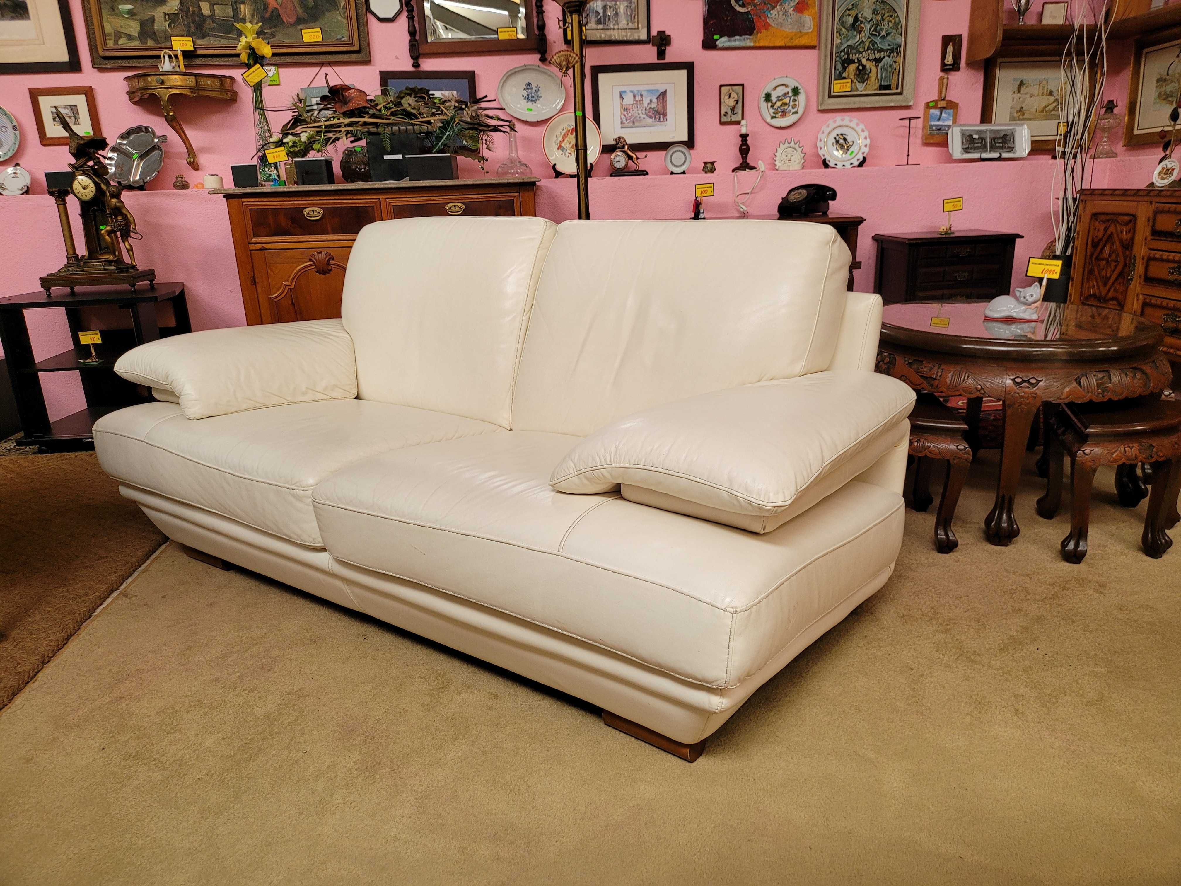Sofá em pele de cor branco - Bom estado geral