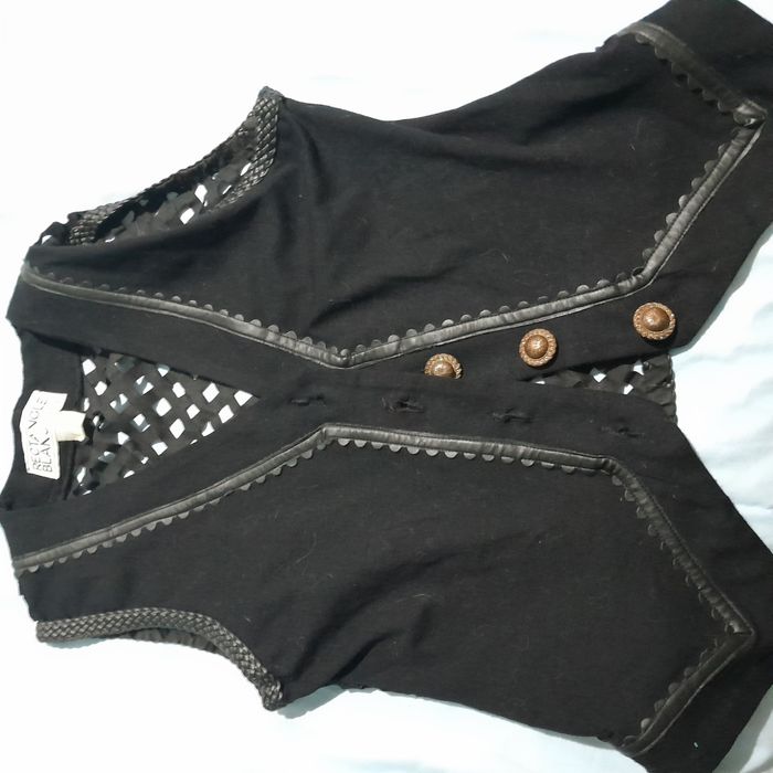 Vários coletes Replay e Rectangle Blanc