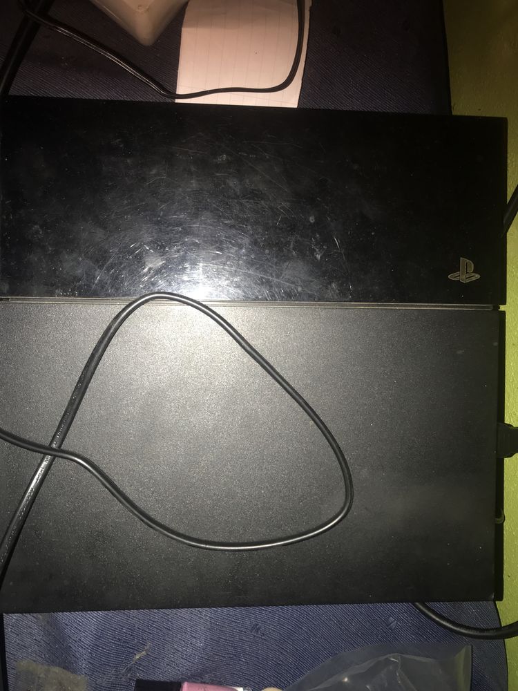 Ps4 usada com 8 jogos incluido vendo por falta de uso