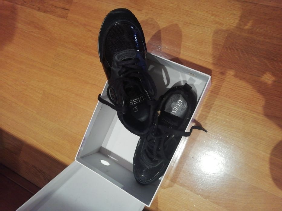 Ténis guess pretos originais cm lantejoulas