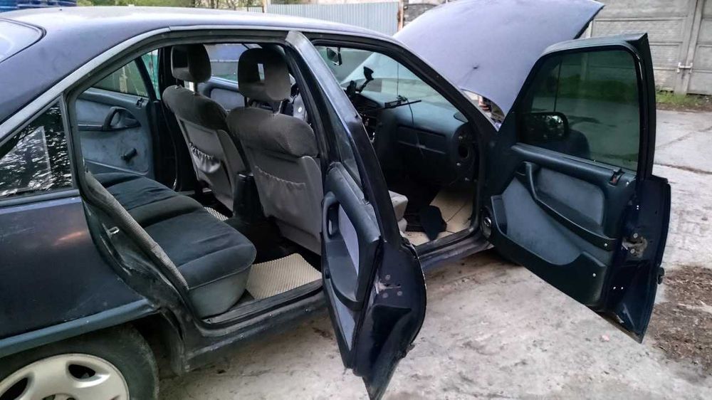 Дверные карты Opel Omega A