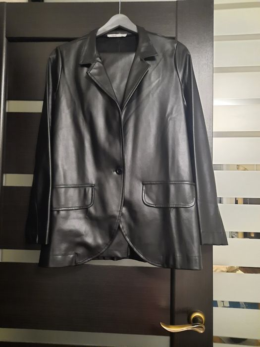 Жіночий брючний костюм