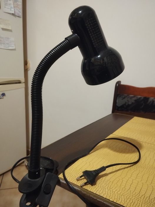 Lampa biurkowa z uchwytem