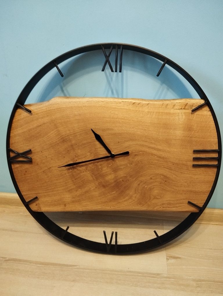 Zegar drewniany w obręczy metalowej loft
