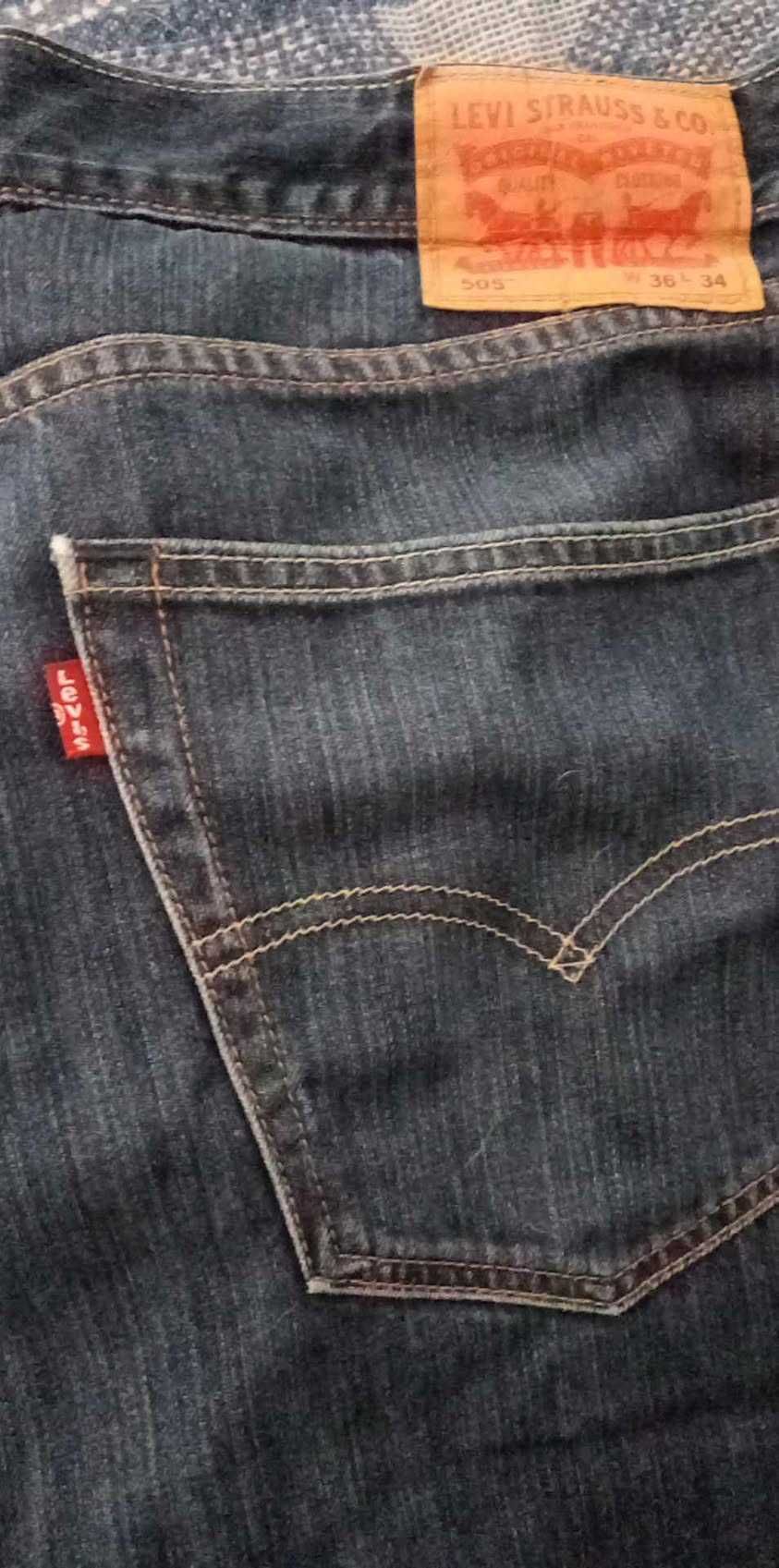 Levis calças 2 como novas