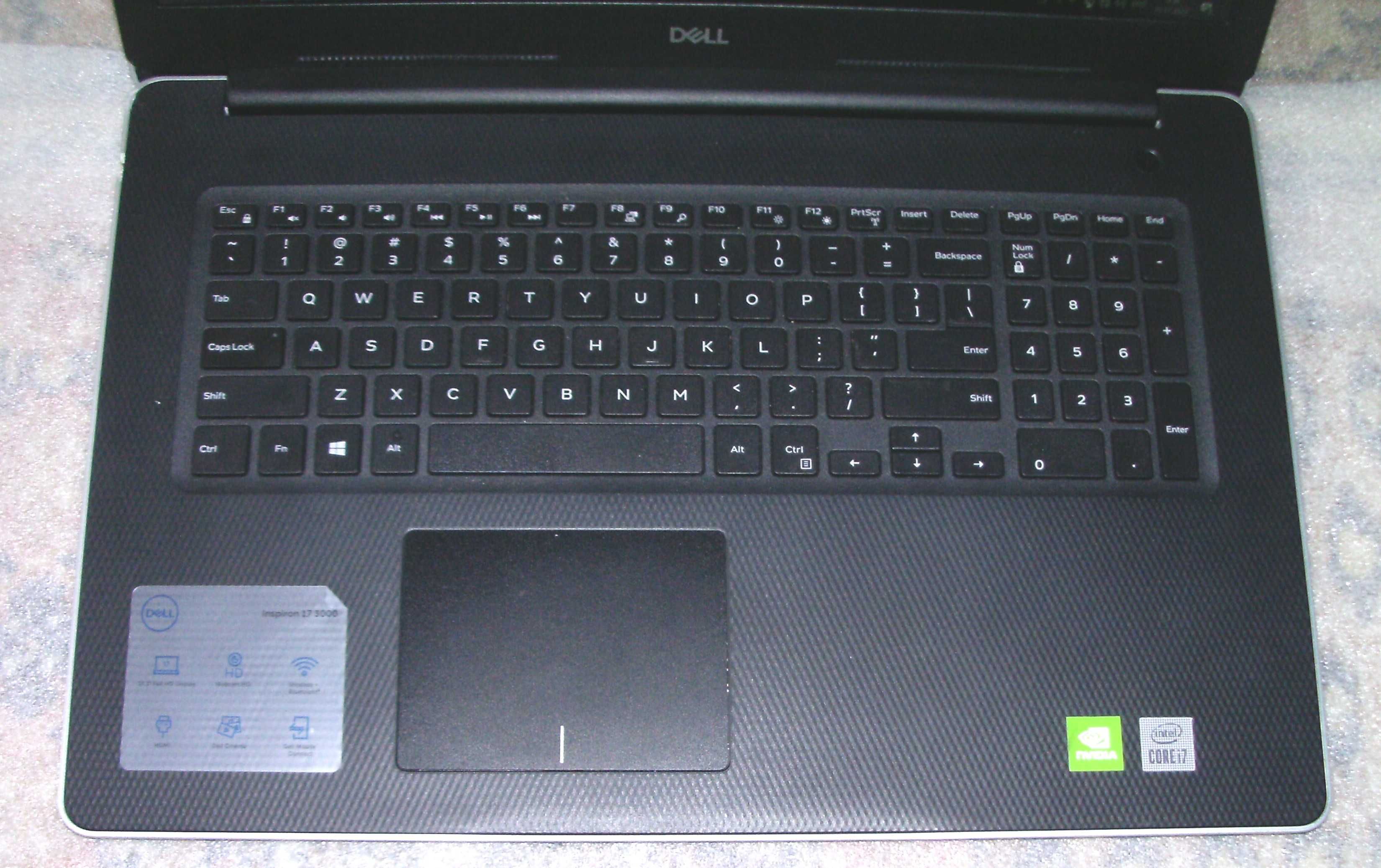 Ігровий Dell 3793 FHD i7-1065G7 16GB 512 NVMe NVIDIA MX230 гарний cтан