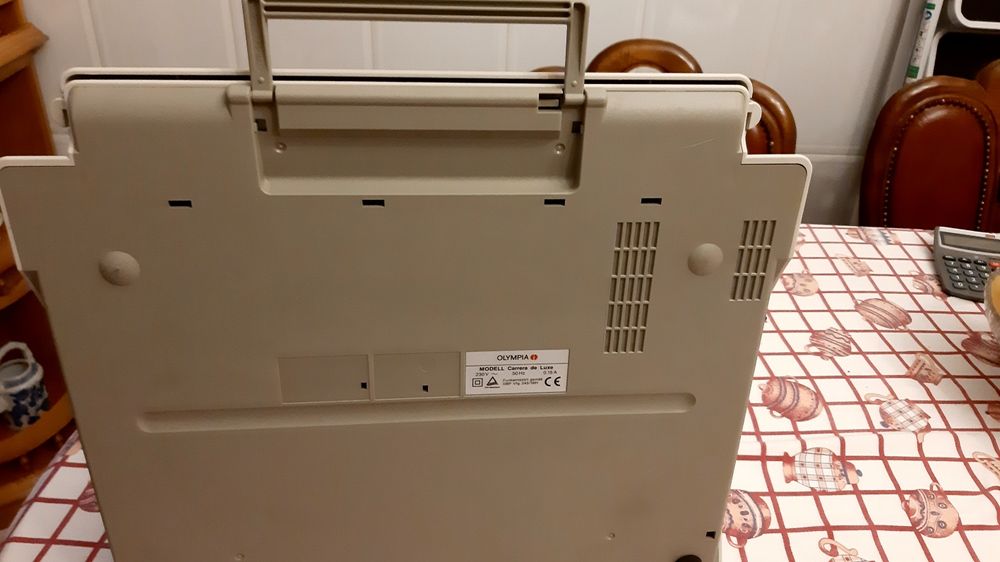 Máquina de escrever Olímpia elétrica em muito bom estado  conservação