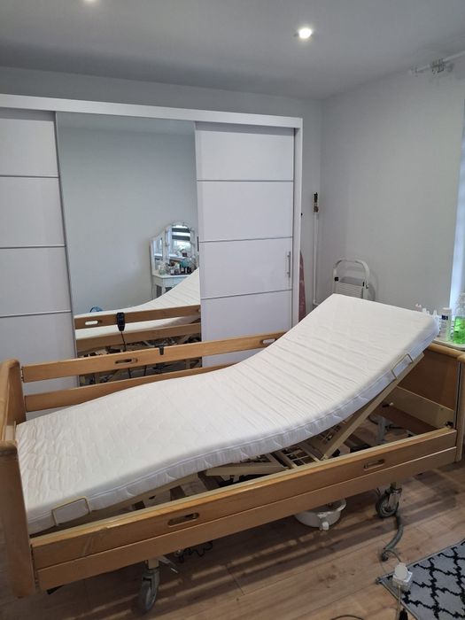 Łóżko rehabilitacyjne z materacem