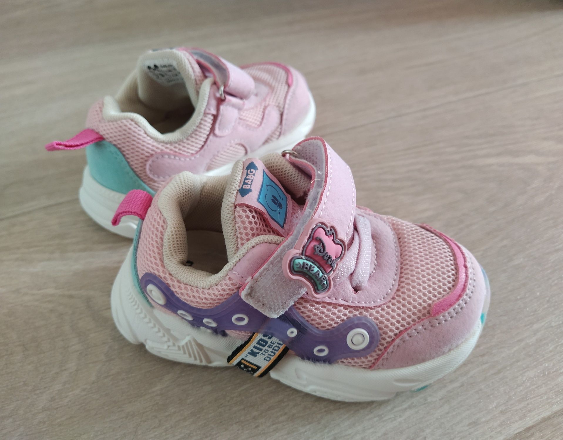 Продам детские кроссовки для девочки dado в идеальном состоянии