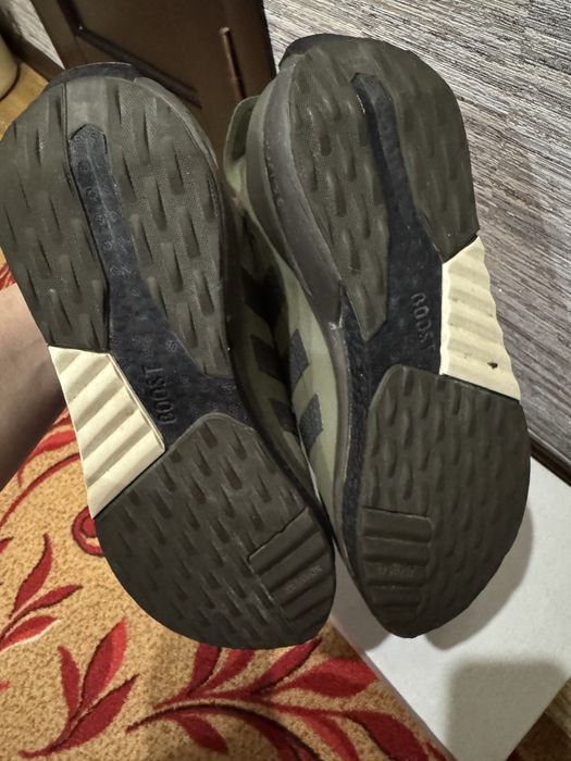 Кроссовки adidas AVRYN