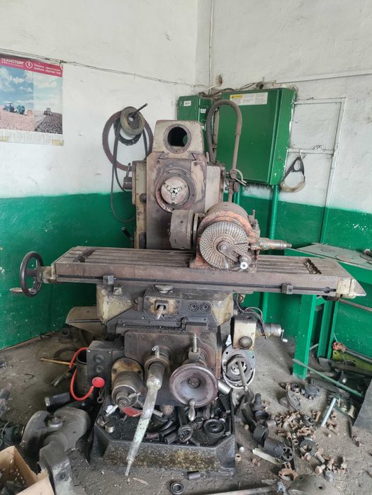 Фрезерний станок 6Р81Г