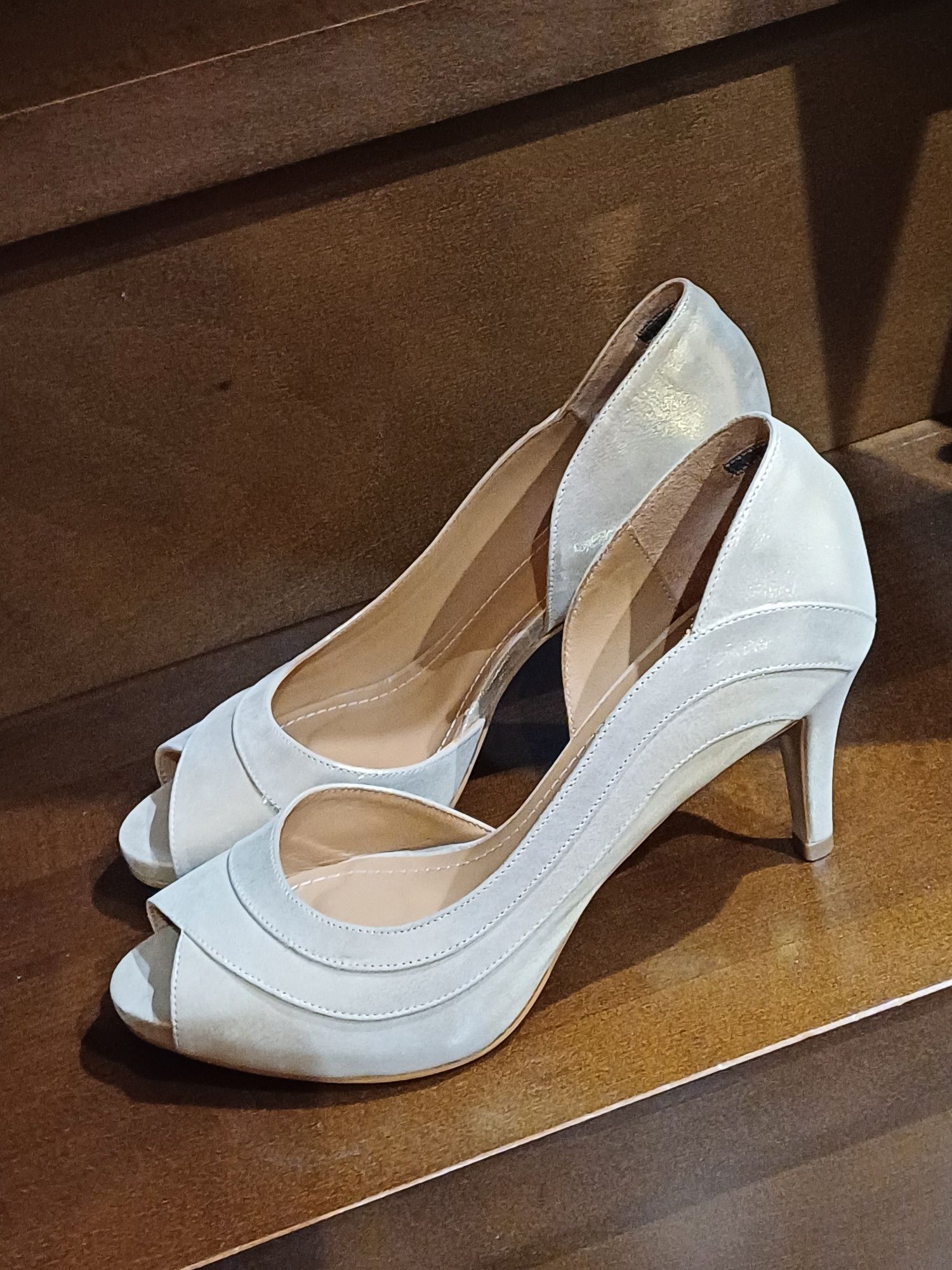 Sandały na obcasie Kazar 37, skóra, złote, buty ślubne