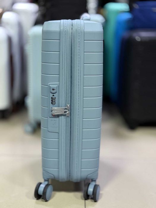 Валіза American Tourister FastForward з розширенням маленька