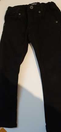 Czarne spodnie 104