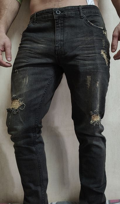 Новые мужские джинсы, тянутся