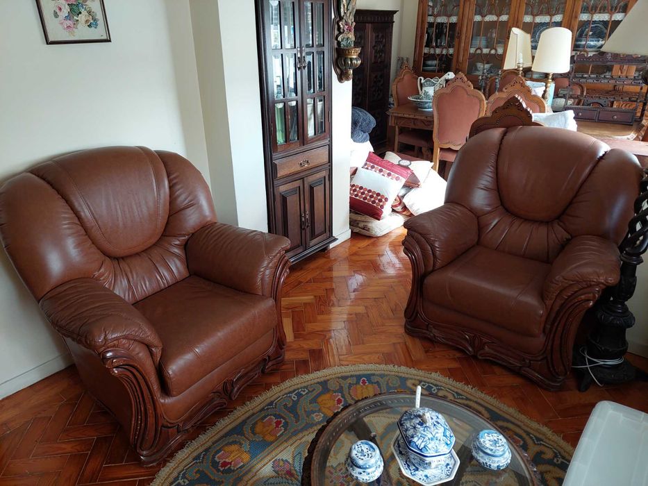 Sofá de Pele 3 lugares + 2 poltronas