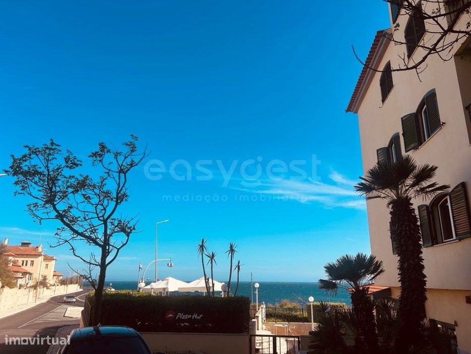 Espaço Comercial com 9 gabinetes situado em Parede, Cascais