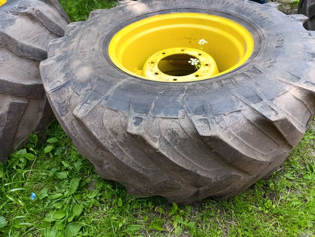 4x koła John Deere Rozmiar 650/60 38 
Rozmiar 480/70 24