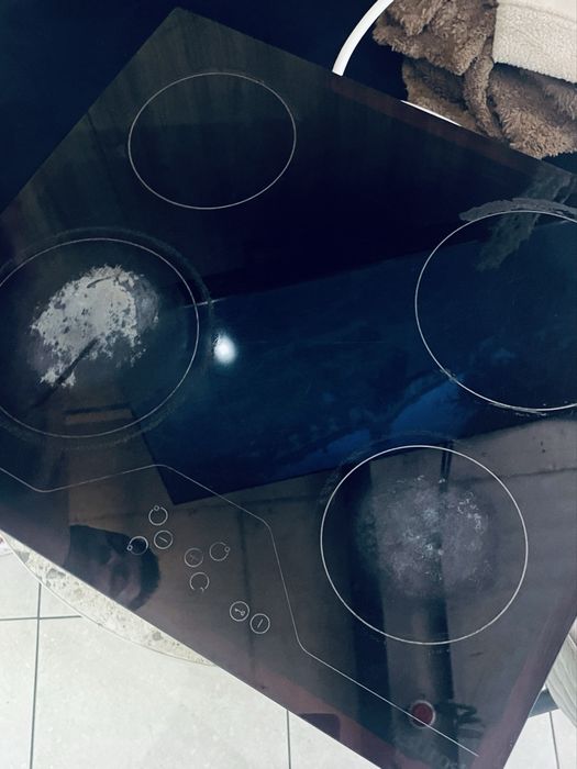 Продам електрическую варочную поверхность Vestfrost (4 комфорки )