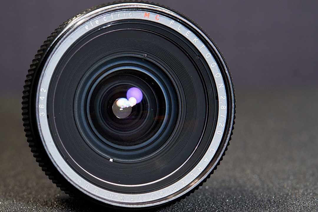 Carl Zeiss Jena Flektogon 20mm f 2.8 red MC M42