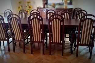 Stół drewniany 400cmx100cm plus 16 krzeseł