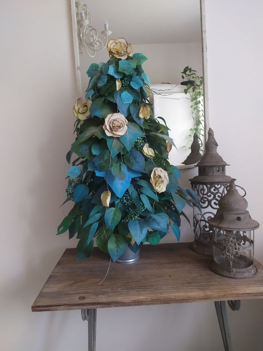 Wyjątkowe drzewko świąteczne, choinka, dekoracja, ozdoba, kwiaty