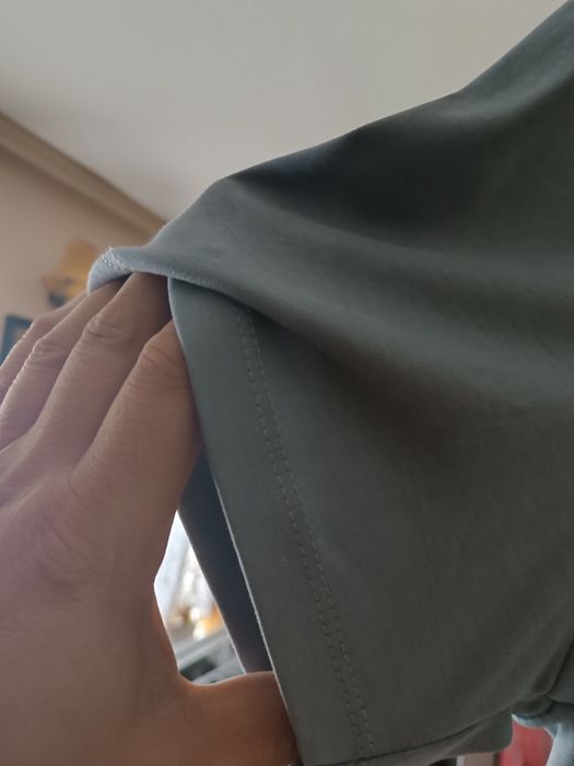 Koszulka rozmiar XL z krótkim rękawem znanej firmy.Kolor,szary, grafit