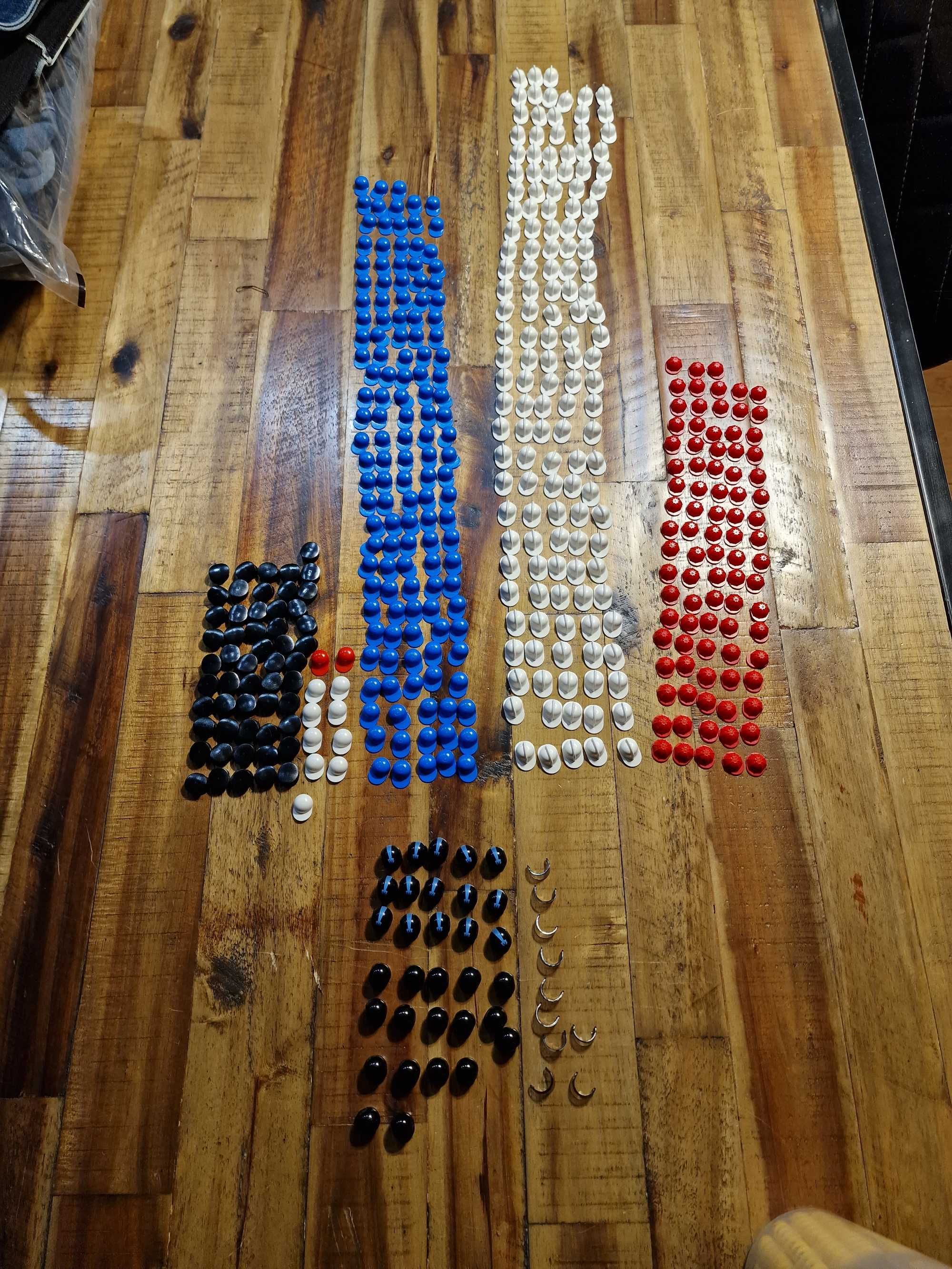 Zestaw klocków LEGO główki kaski czapki drobne ponad 800 elementów