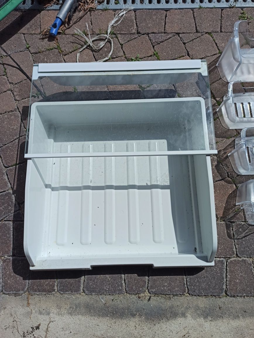 Komplet półek do lodówki Beko CBI 7702