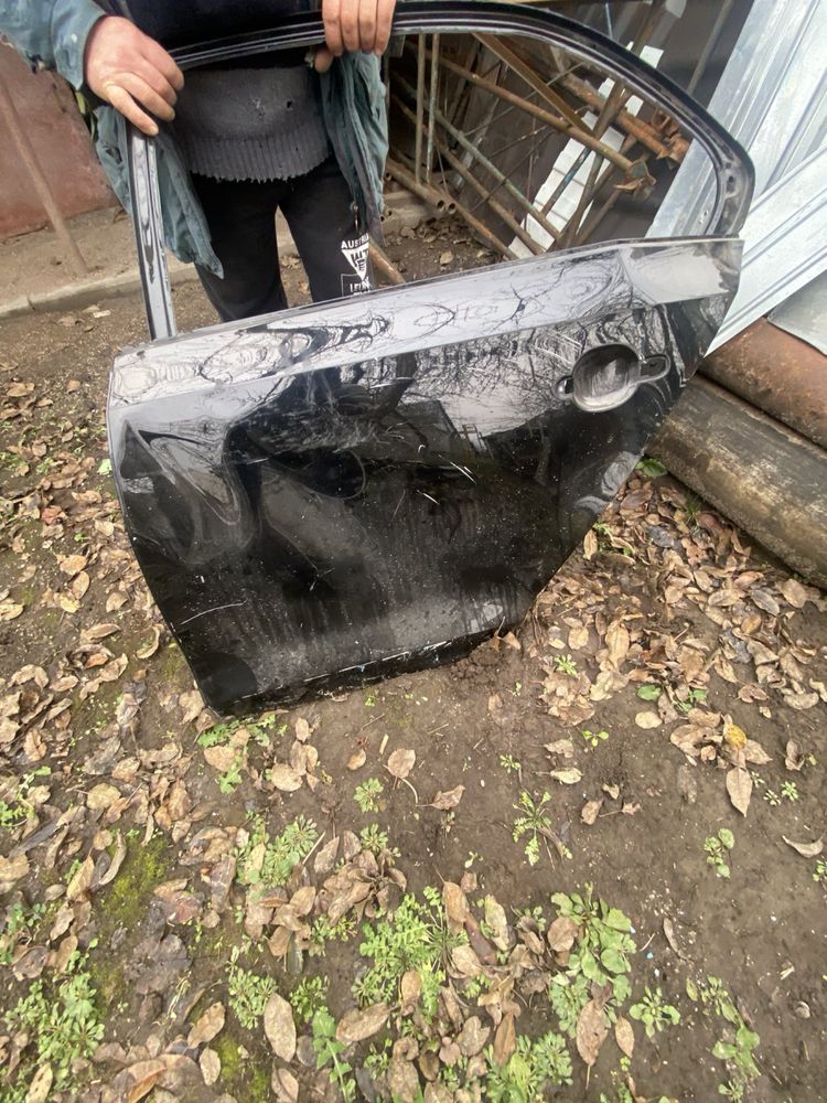 Двері на Volkswagen Jetta