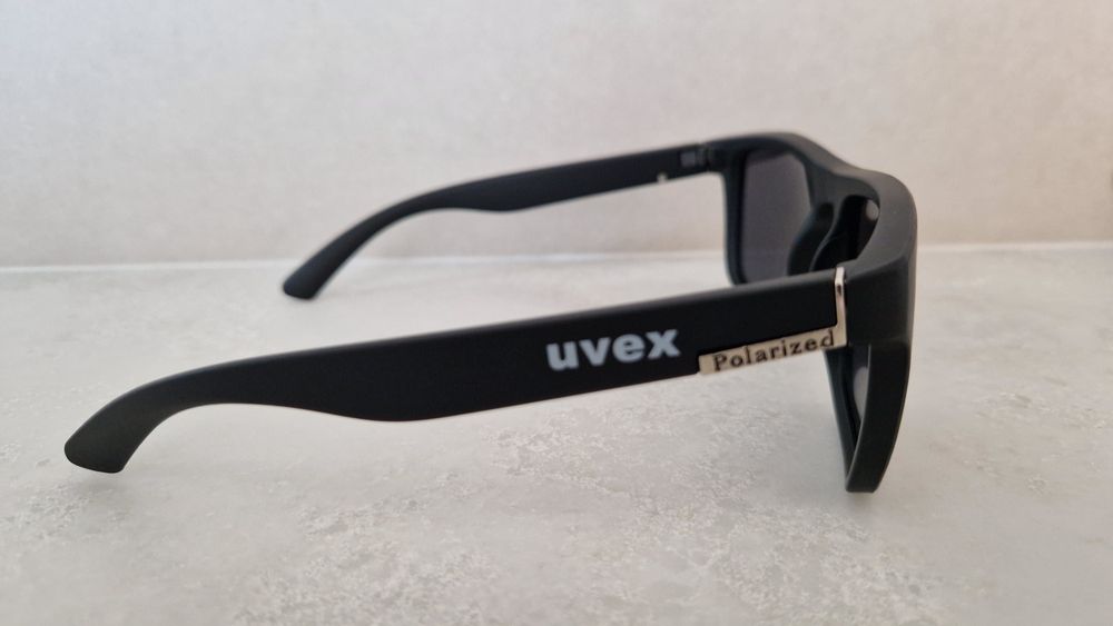 Okulary przeciwsłoneczne Uvex  polaryzacyjne UV400  nowe czarne
