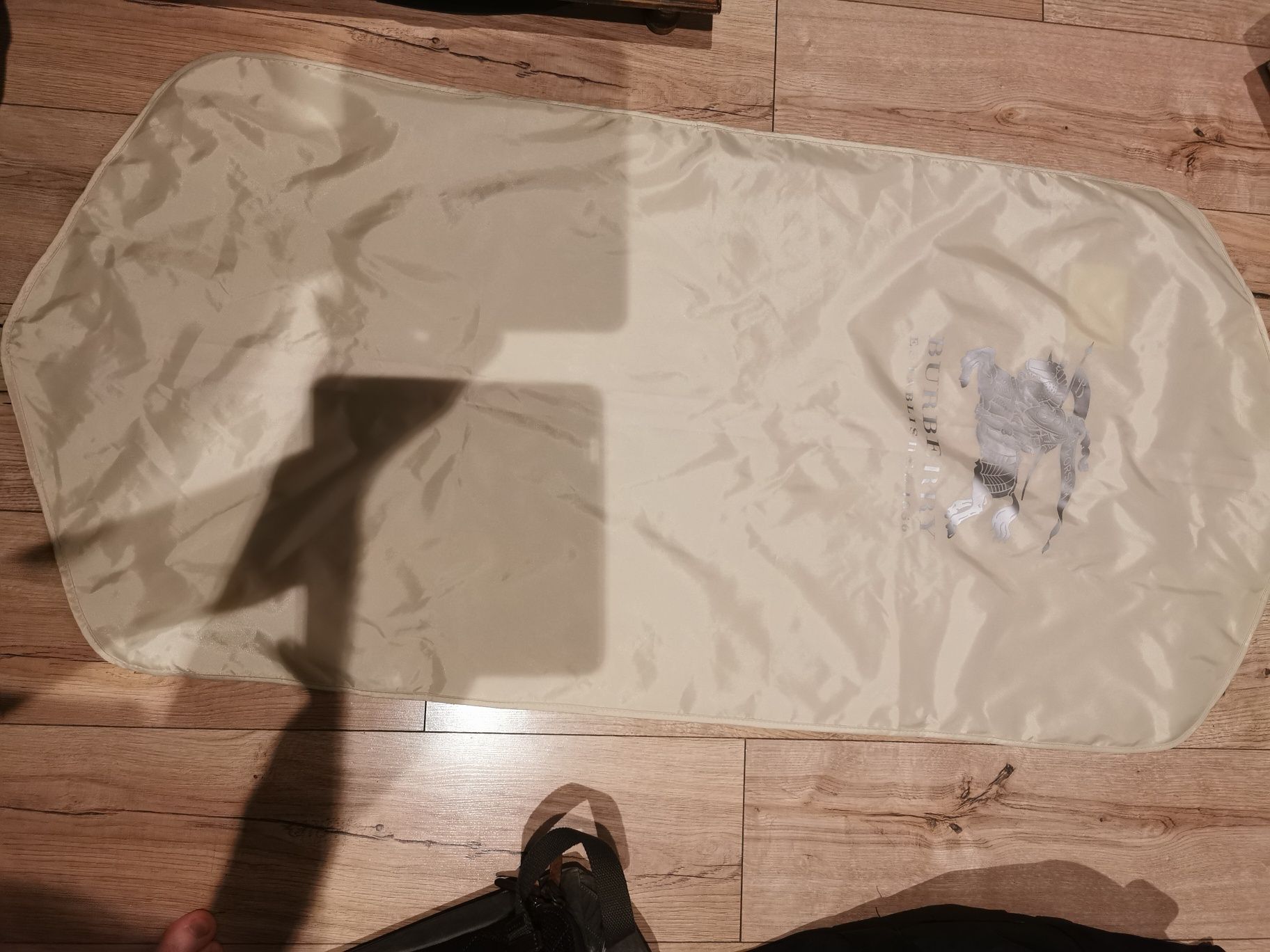 Torba, pokrowiec na garnitur płasz marki Burberry
