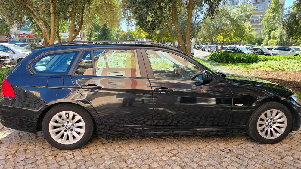 BMW 320I Touring 2009 Petrol