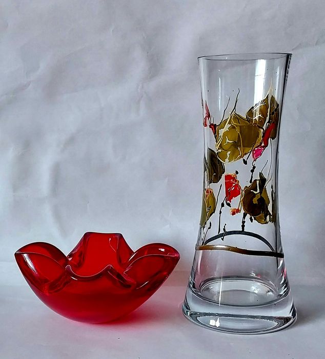 Szklany ręcznie malowany wazon vintage PRL