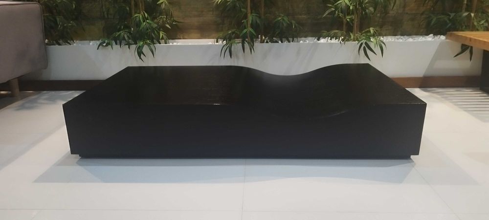 Mesa de centro em madeira com 1.10m *0,70m* 0,25m