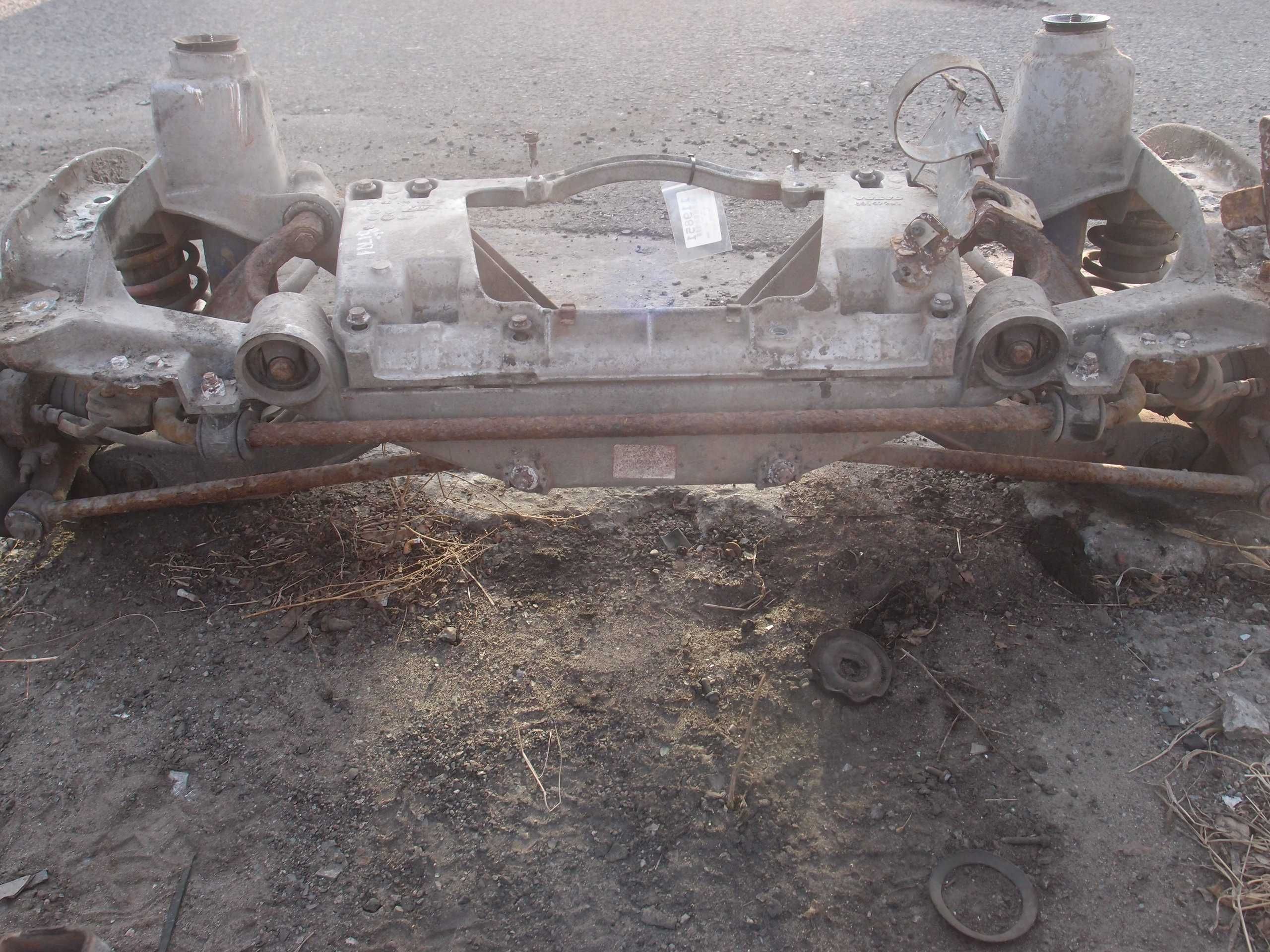 Belka zawieszenia Volvo V70 I 2.0T 4x4