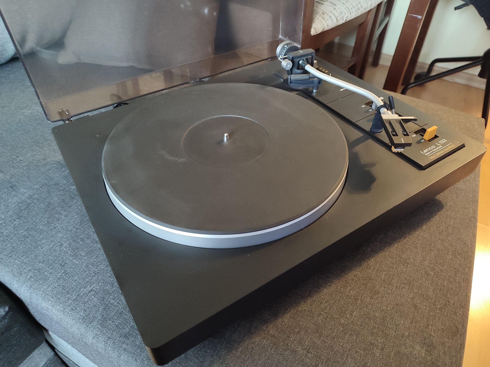 Gramofon Lenco L 133