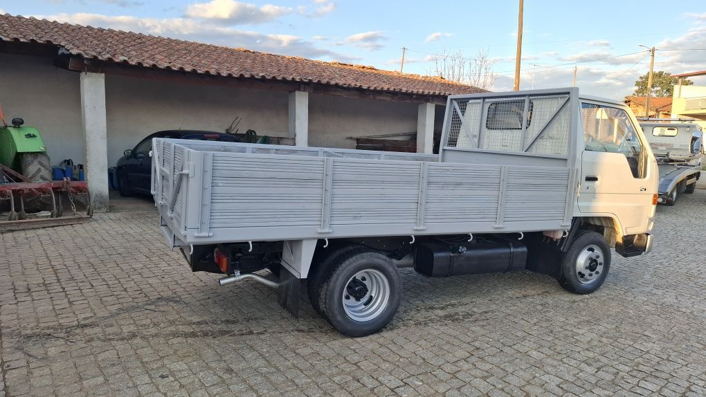Toyota dyna 150 poucos km