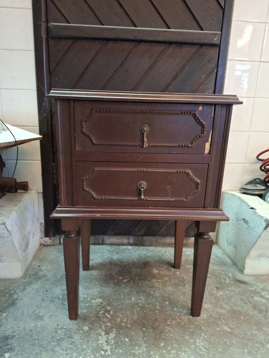 DUAS MESAS  de cabeceira