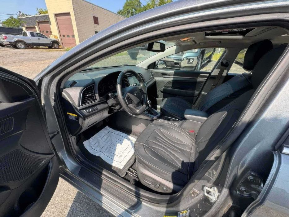 Hyundai Elantra Limited      2017