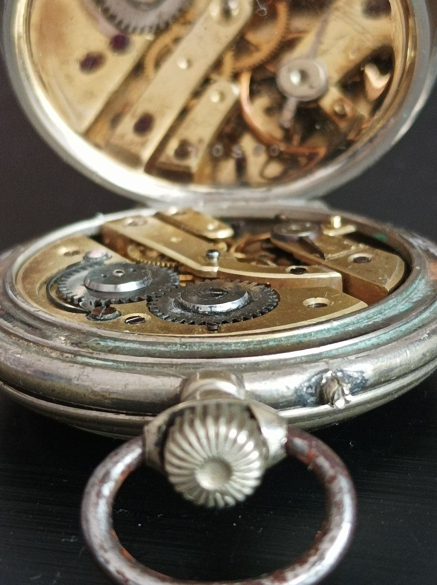 Antigo relógio com 100 anos