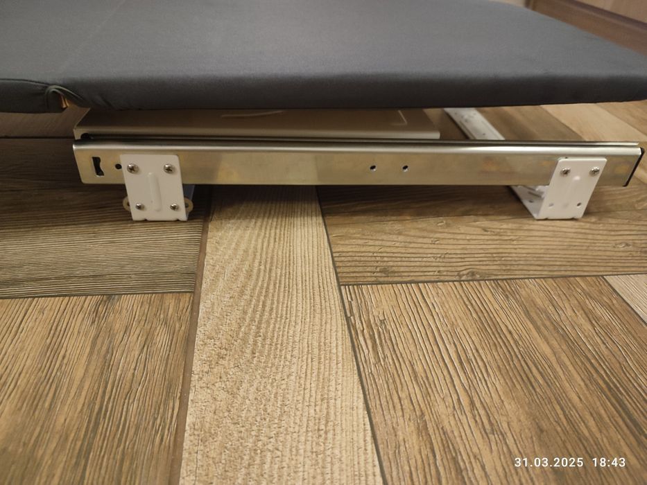 Nowa szara składana deska do prasowania wysuwana