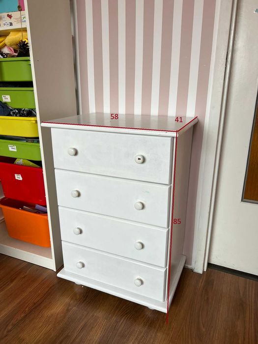 Zestaw białych drewnianych mebli łóżko szafa komody regał stolik