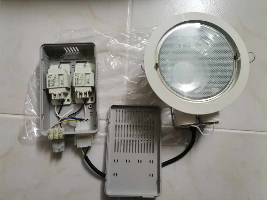 4 Aparelhos de Iluminação tipo Downlight de Encastrar 2x18watts