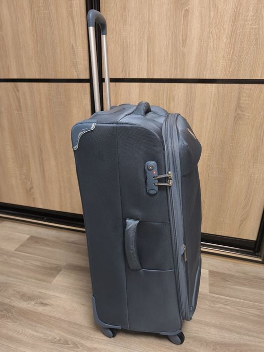 Чемодан очень большого размера, чемодан на колесах, валіза на колесах