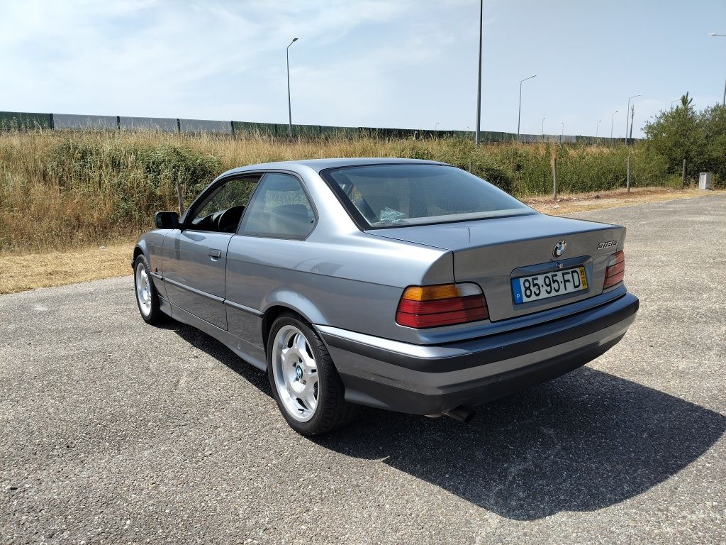 BMW E36 318is coupe