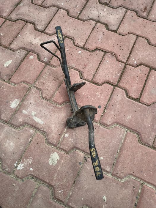 Yamaha YBR 125 podnóżki